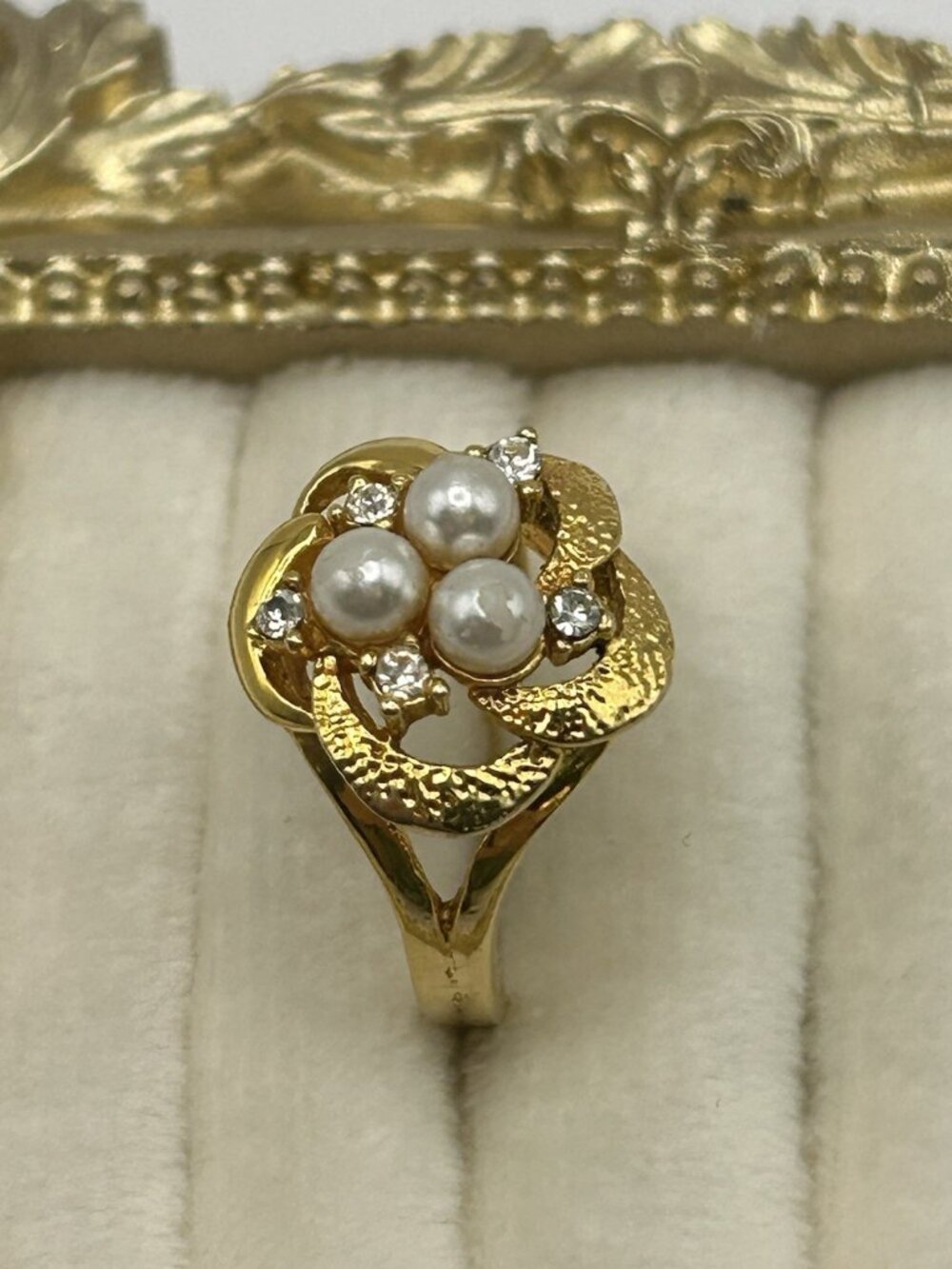 Vintage Cottagecore Faux Pearl Rhinestone Gold Tone Flower Ring Size 7 Romantic - Picture 9 of 16
